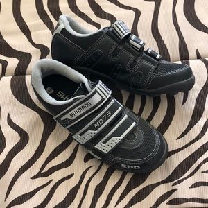 Shimano SPD M075  black and silver cycling shoes
